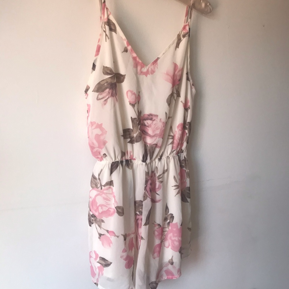 Floral pink/white romper